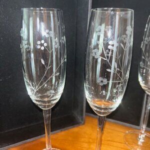 SOLD - SIMPLY BEAUTIFUL Champagne Flutes w/ Etched Flower Detail -SET OF 2-MINT